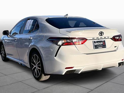 Used 2024 Toyota Camry SE image 11