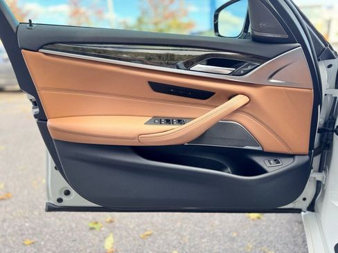 Used 2021 BMW 530i xDrive image 12