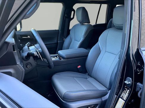 Used 2025 Lexus GX 550 w/ Accessory Package (2T) AWD/4WD image 8