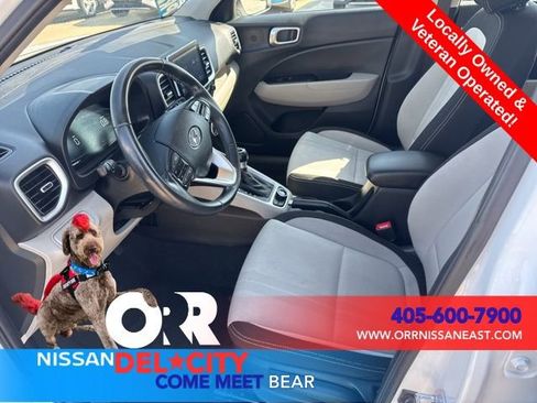 Used 2025 Hyundai Venue SEL FWD image 13