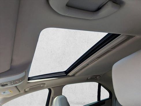 Used 2014 Mercedes-Benz E 350 Sedan image 15