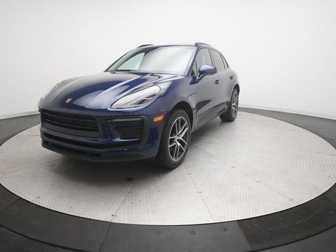 Used 2022 Porsche Macan AWD/4WD image 1