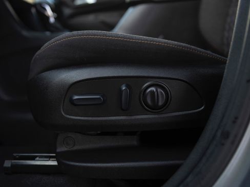 Used 2023 Chevrolet Equinox LT image 12