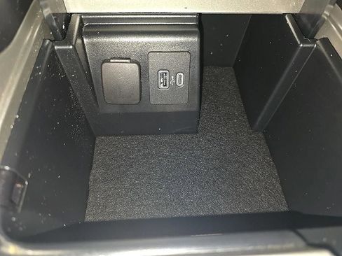 Used 2022 Ford Explorer XLT w/ Equipment Group 202A image 22