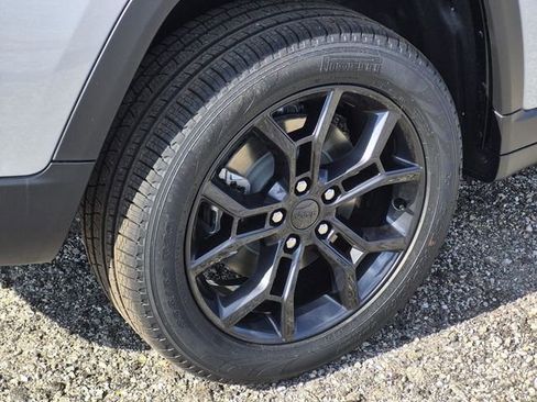 New 2025 Jeep Grand Cherokee L Limited image 10