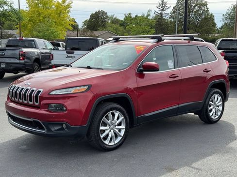 Used 2017 Jeep Cherokee Limited FWD image 3