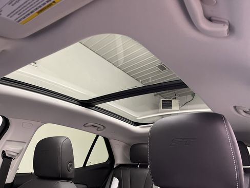 Certified 2025 Buick Envision Sport Touring image 7