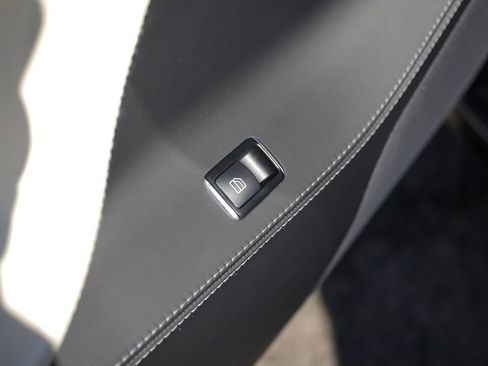 Used 2018 Tesla Model S 100D image 29