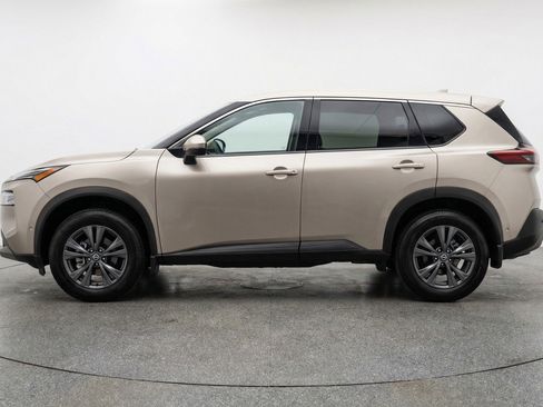 Used 2025 Nissan Rogue SV image 5