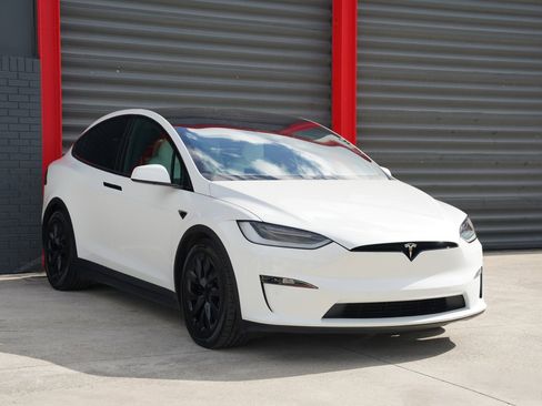 Used 2023 Tesla Model X Standard Range image 4