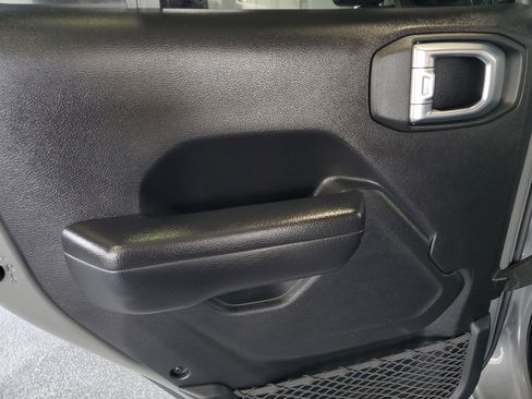 Certified 2021 Jeep Gladiator Mojave AWD/4WD image 14