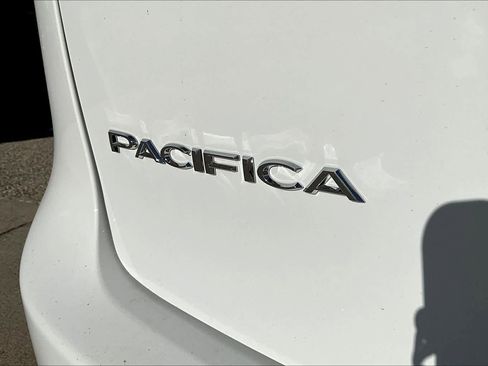 New 2026 Chrysler Pacifica Select image 16