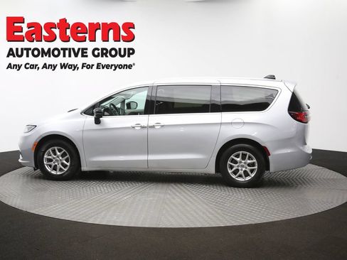 Used 2024 Chrysler Pacifica Touring-L FWD image 60