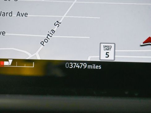 Used 2023 Land Rover Defender 110 SE AWD/4WD image 19