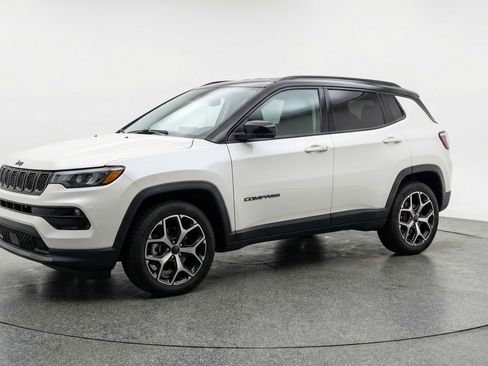 Used 2025 Jeep Compass Limited AWD/4WD image 3