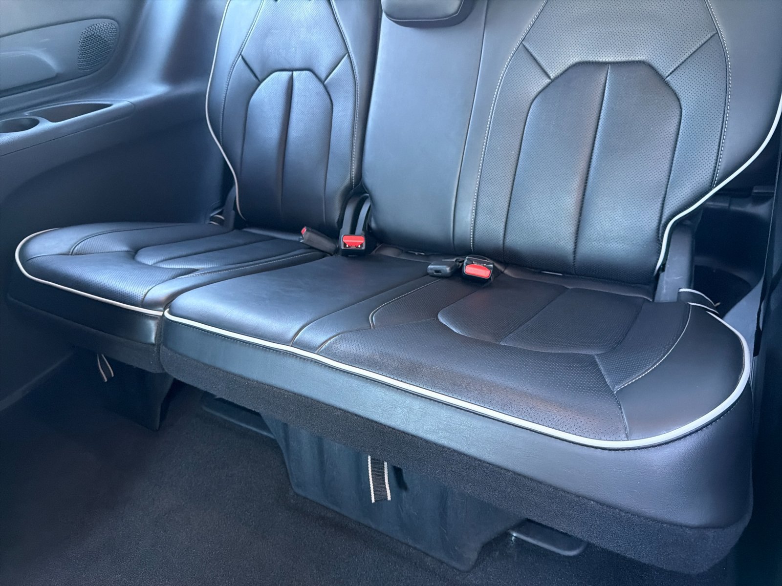 Used 2026 Chrysler Pacifica Limited FWD image 18