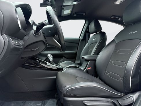 Used 2023 Kia Forte GT-Line image 11