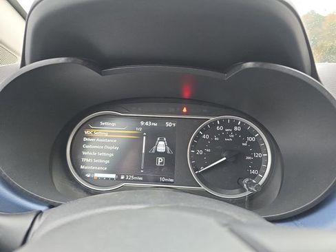New 2025 Nissan Versa SV w/ Trunk Package FWD image 17