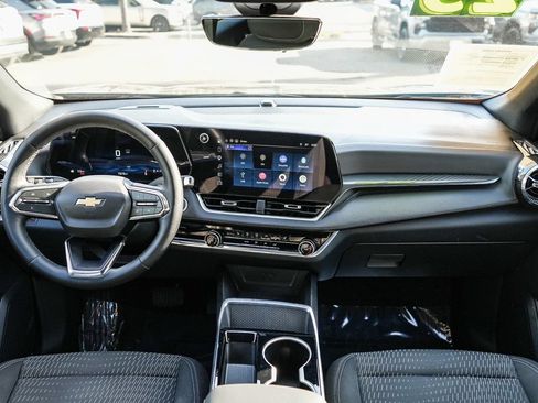 Used 2025 Chevrolet Equinox LT w/ Safety and Technology Package FWD image 11