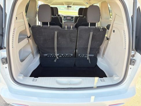 Used 2023 Chrysler Voyager LX FWD image 21