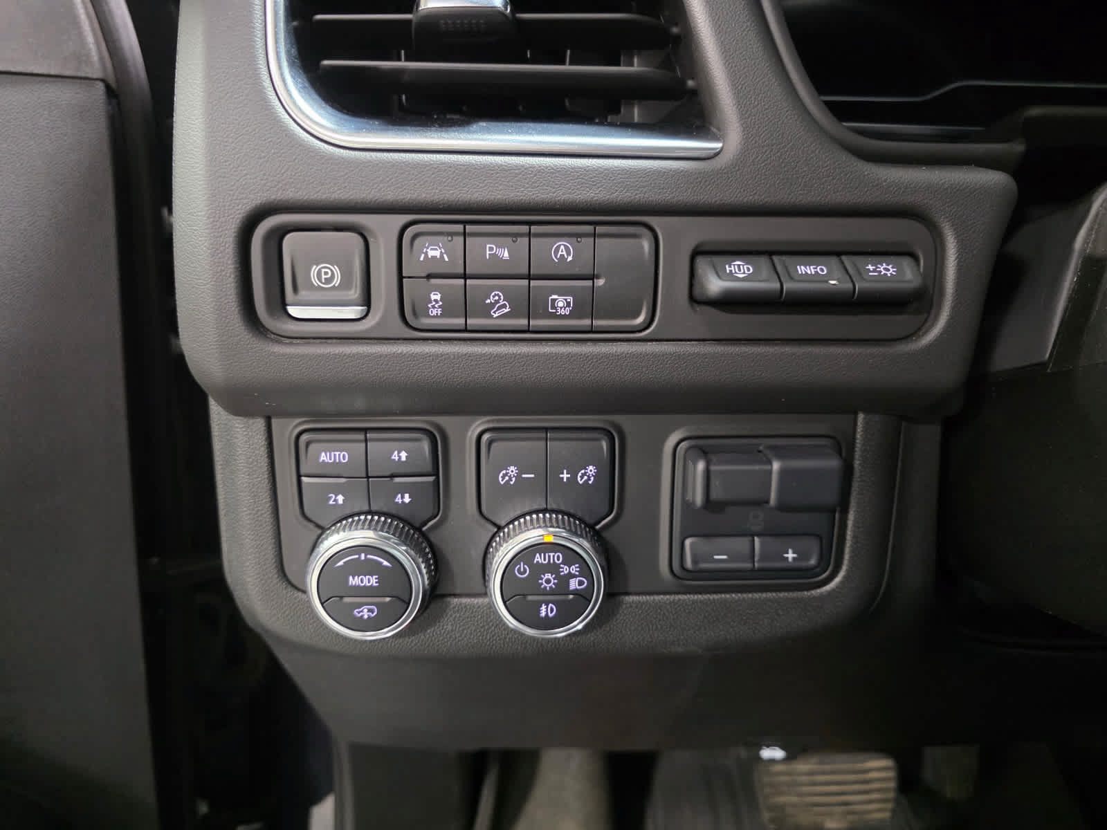 Used 2024 GMC Yukon AT4 AWD/4WD image 20