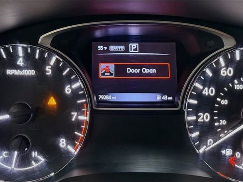 Used 2017 Nissan Pathfinder SV image 12