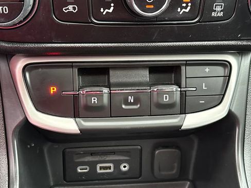 Used 2023 GMC Terrain SLT w/ Infotainment Package II FWD image 31