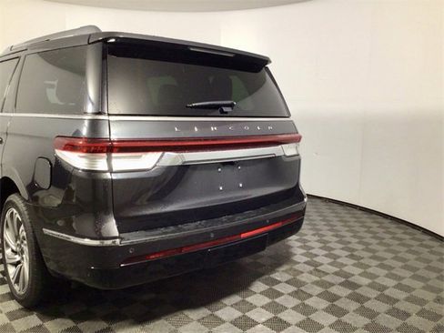 Used 2023 Lincoln Navigator Reserve image 13