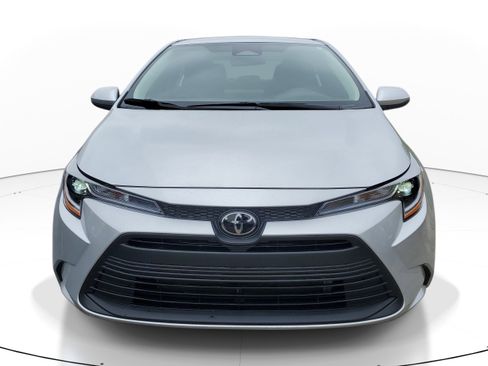 Used 2025 Toyota Corolla LE FWD image 2