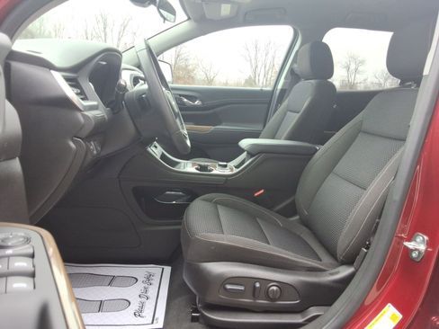 Used 2023 GMC Acadia SLE w/ Driver Convenience Package image 25