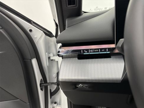 Used 2026 BMW i5 eDrive40 w/ M Sport Package image 31