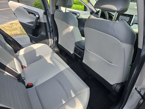 Used 2019 Toyota RAV4 XLE Premium w/ Advanced Technology Package FWD image 11