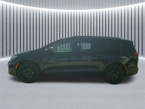 New 2026 Chrysler Pacifica Select w/ S Appearance Package image 18