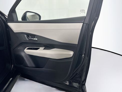 Used 2023 Nissan Ariya FWD image 31