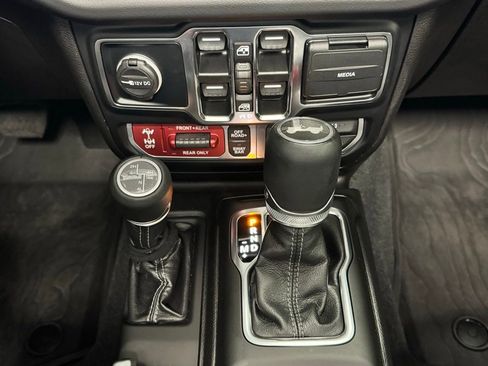 Certified 2024 Jeep Wrangler Unlimited Rubicon AWD/4WD image 20