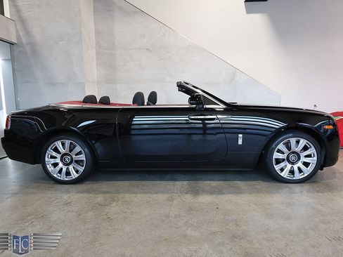 Used 2017 Rolls-Royce Dawn RWD image 2