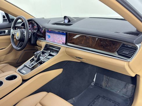 Used 2021 Porsche Panamera w/ Premium Package image 15