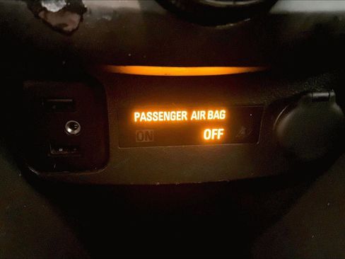 Used 2019 Chevrolet Trax LT w/ LT Convenience Package image 31