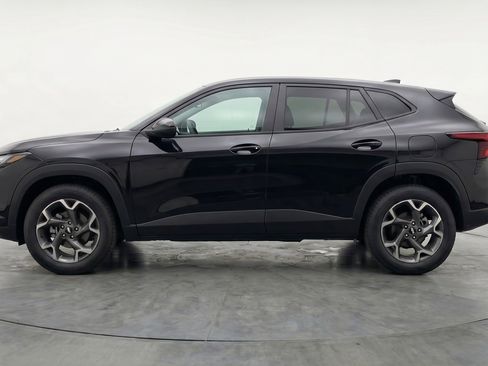Used 2025 Chevrolet Trax LT FWD image 5