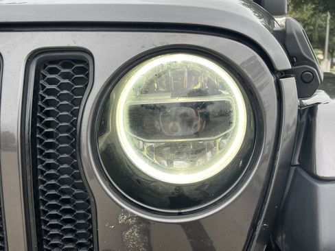 Used 2020 Jeep Wrangler Unlimited Sahara AWD/4WD image 6