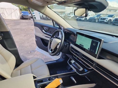 New 2026 Lincoln Corsair Premiere image 28