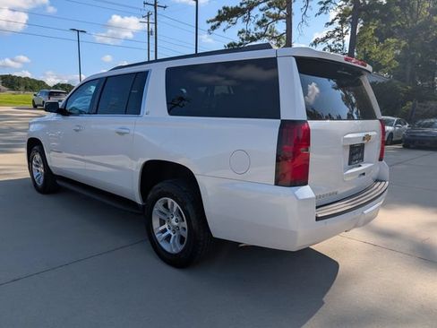Used 2020 Chevrolet Suburban LT w/ Luxury Package RWD image 5