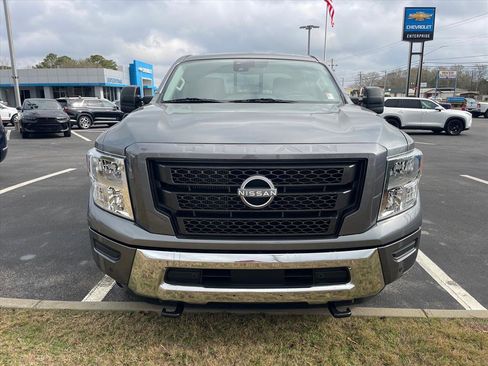 Used 2024 Nissan Titan SV w/ SV Convenience Package image 2