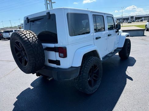 Used 2012 Jeep Wrangler Unlimited Sahara w/ Connectivity Group AWD/4WD image 6