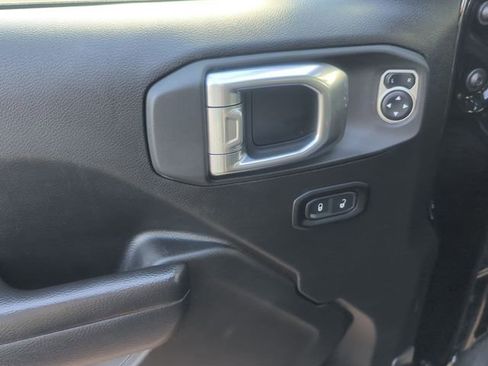 Used 2025 Jeep Wrangler Unlimited Sport AWD/4WD image 13