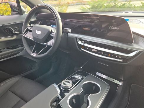 New 2026 Cadillac Lyriq Premium Luxury image 9