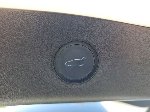 Used 2022 Tesla Model 3 Performance image 8