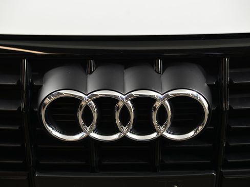 Certified 2023 Audi Q3 2.0T Premium w/ Black Optic Sport Package image 17