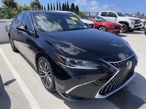 Used 2024 Lexus ES 300h w/ Premium Package image 3