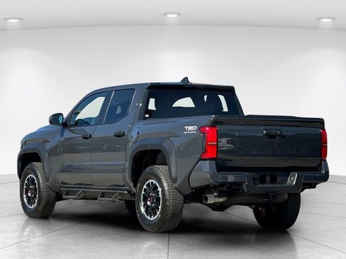 Used 2025 Toyota Tacoma TRD Off-Road AWD/4WD image 4